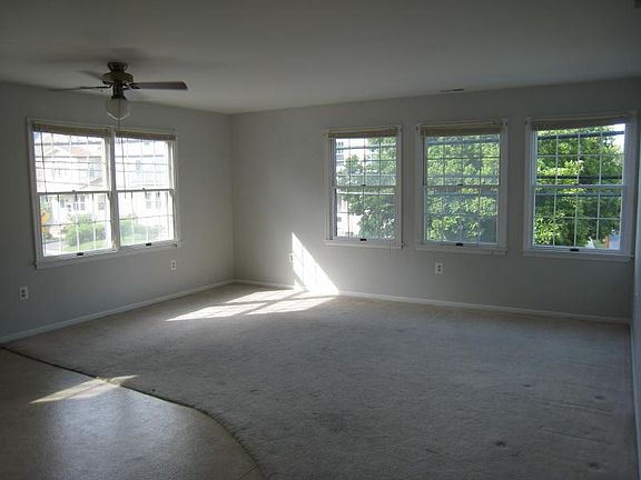 4th image of 393 Boyden Ave #C0006-6