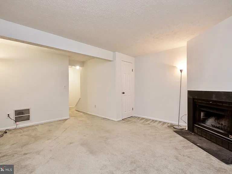 1915 Belmont Ridge Ct — Photo 24