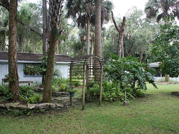 3rd image of 1556 Lakeside Dr