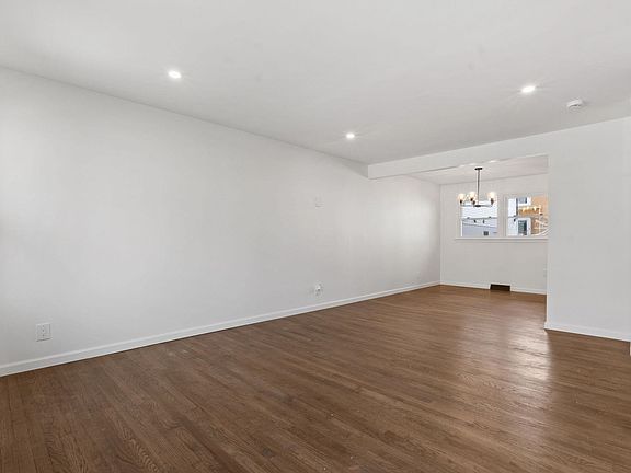 3rd image of 46 Evergreen St