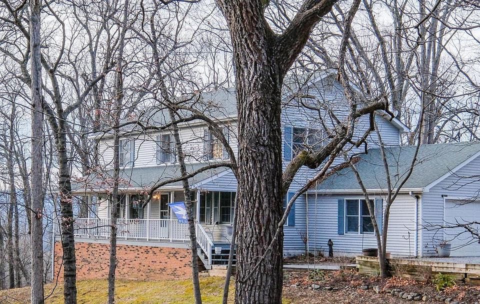 1st image of 143 Cardinal Wind Dr