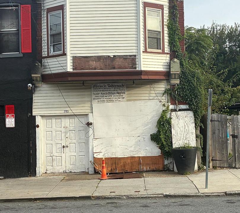 1st image of 2703 W 3rd St
