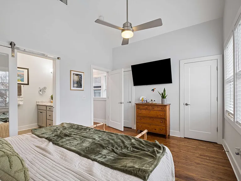 1125 Chester Ave #11 — Photo 17
