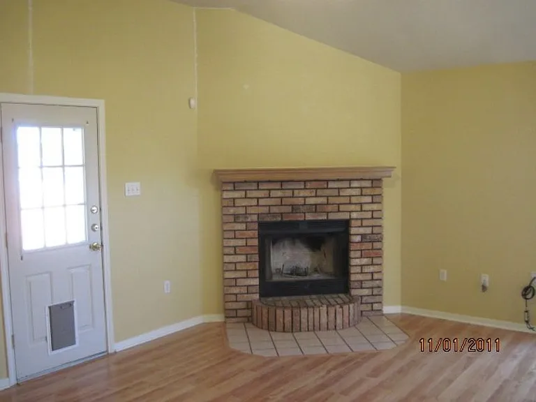 1506 Creek St — Photo 3