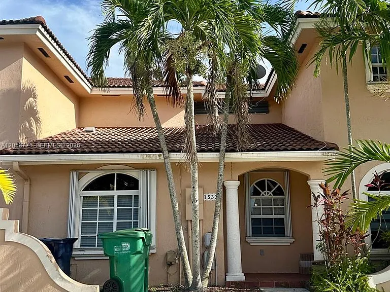 15334 SW 36th Ter #15334 — Photo 1