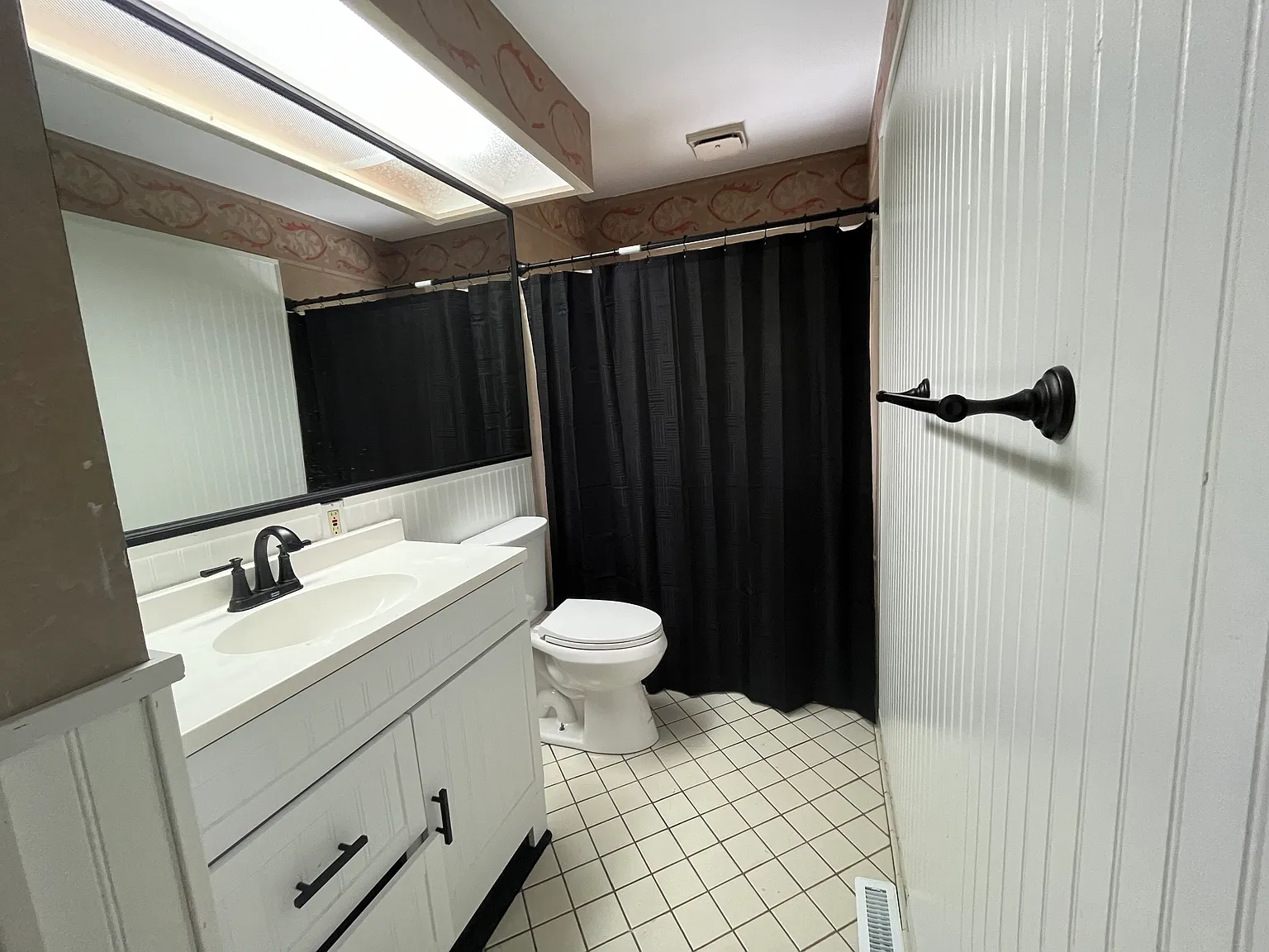 208 Woodland Ct — Photo 3