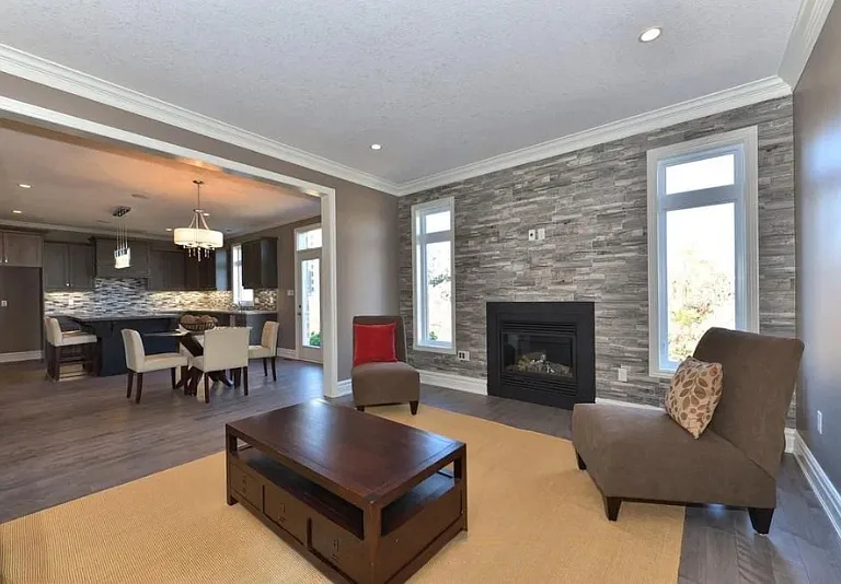 3135 Pincombe Dr — Photo 4