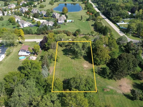 7 Hickory Nut Grove Ln, Cary, IL 60013