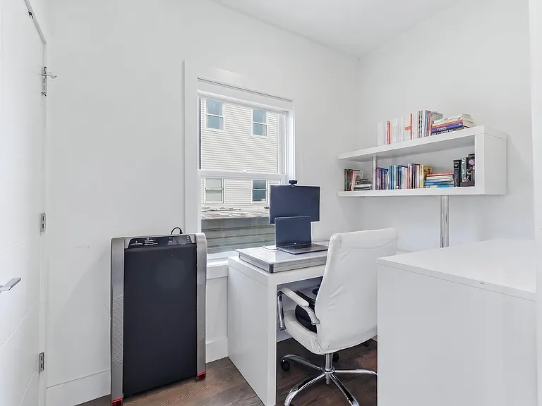 290 Griffith St #1 — Photo 13