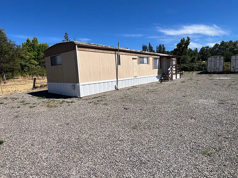 4366.1t - 829 West Harbeck Rd. — Photo 13