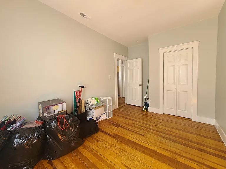 347 W 4th St #3 — Photo 22