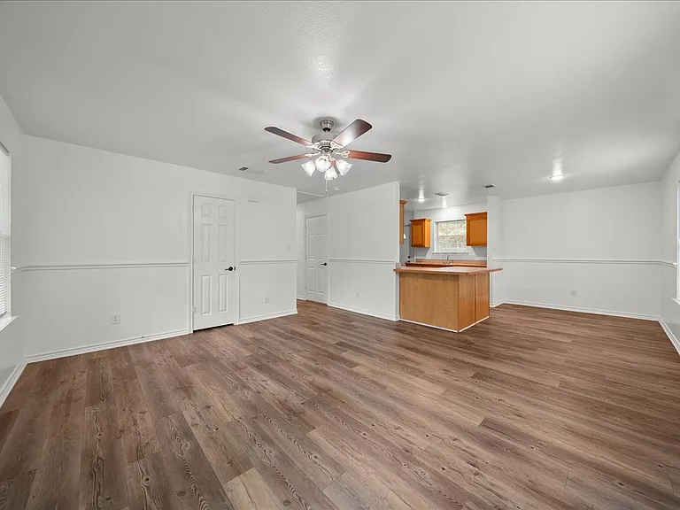404 W Day St — Photo 12