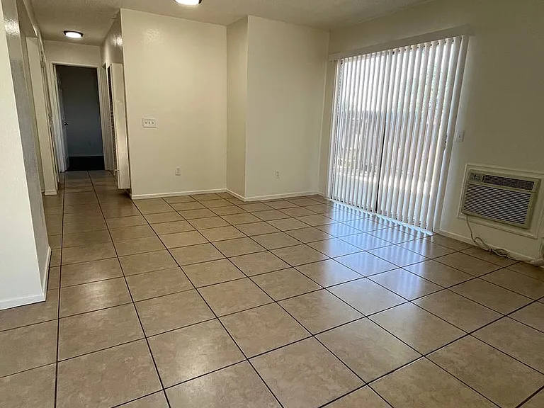 5910 Warren St — Photo 14