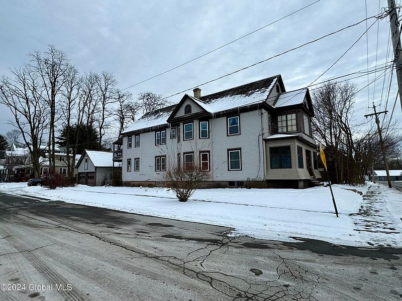 3rd image of 235 Forest Avenue