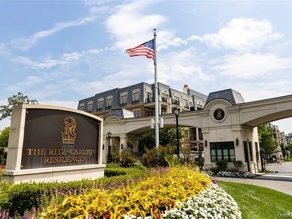 6000 Royal Court #6202, North Hills, NY 11040