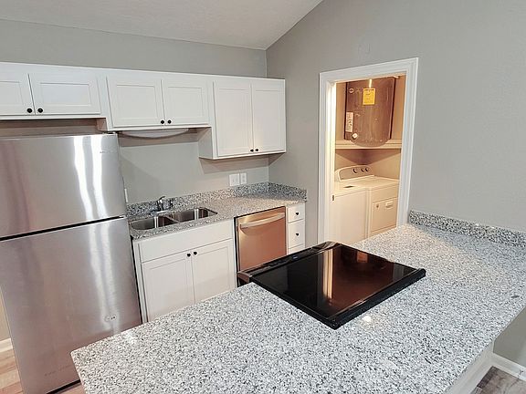 2nd image of 1859 Fox Run Dr APT 1