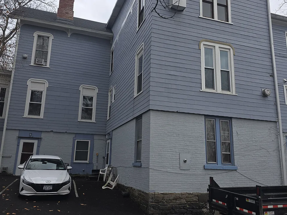 277 Albany Ave #9