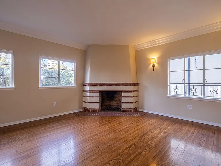 10836 Lindbrook Dr #3 — Photo 6