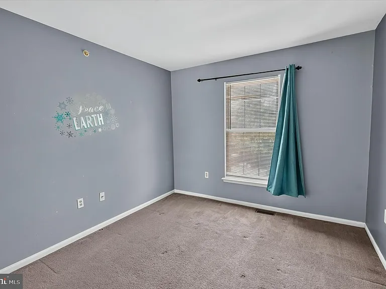 27 Lincoln Dr — Photo 30