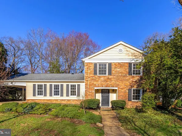 9308 Briarwood Pl, Fairfax, VA 22032