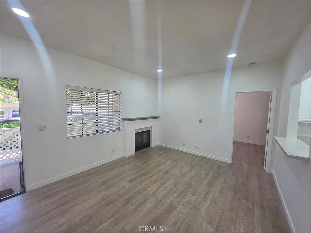 2 bed, 737 sqft, $2,895 — Photo 4