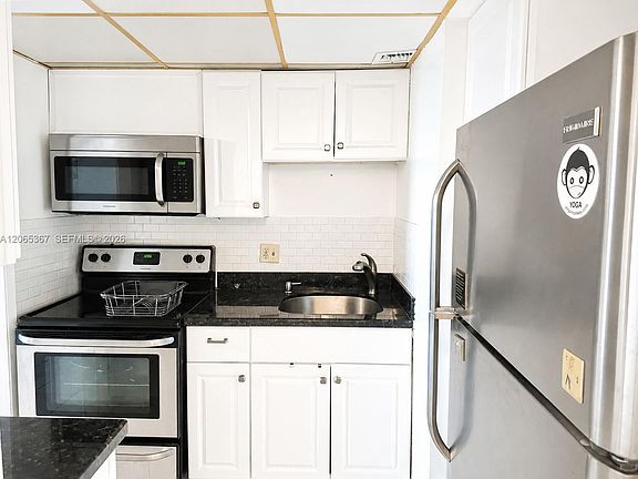 5th image of 2841 NE 163rd St APT 608