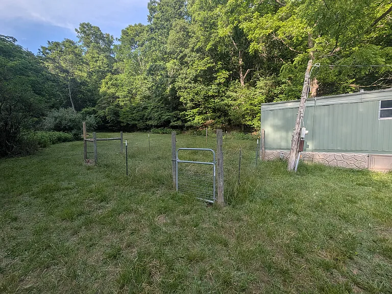 1828 Falling Branch Rd — Photo 5