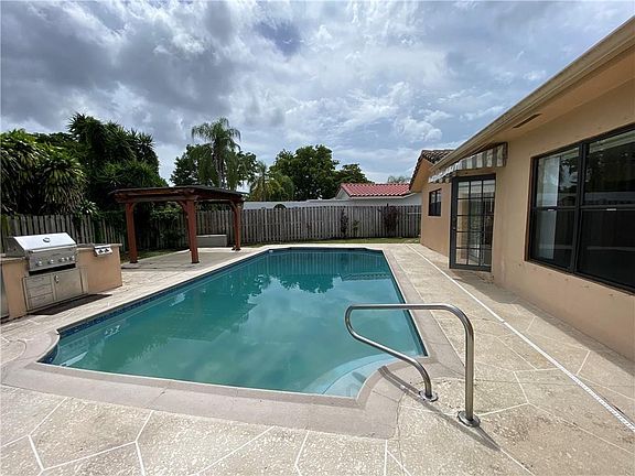 5th image of 10800 NW 40th Street