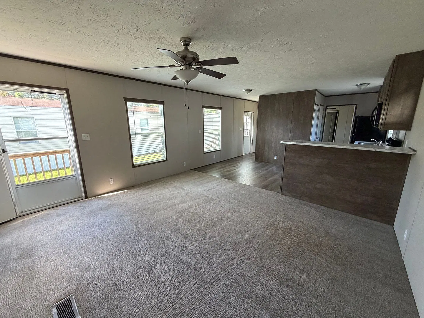 3 bed, 1056 sqft, $1,209 — Photo 4