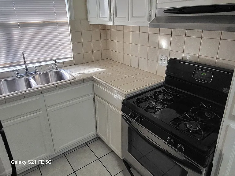 2100 Cabrillo Ave — Photo 9