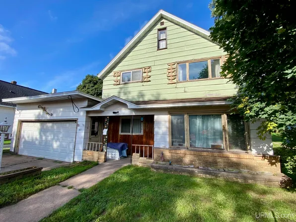811 N 2nd St, Ishpeming, MI 49849