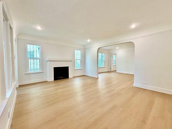 3rd image of 1223 West Blvd