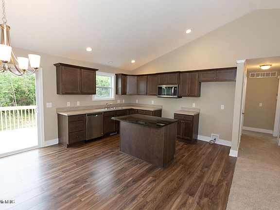 3rd image of 2861 Plover Dr SE