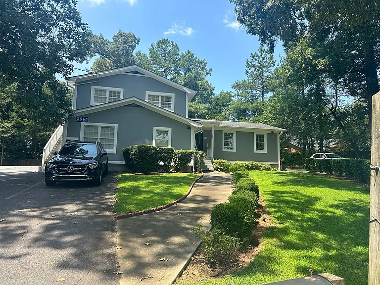 2251 Roswell Rd — Photo 14