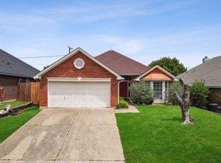 645 Cross Ridge Cir N, Fort Worth, TX 76120