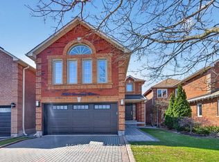 7068 Rosehurst Dr, Mississauga, ON L5N6Y8