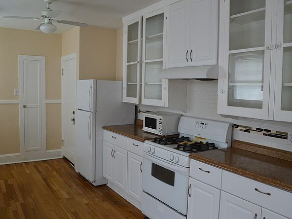 5th image of 2330 Herschel St #1