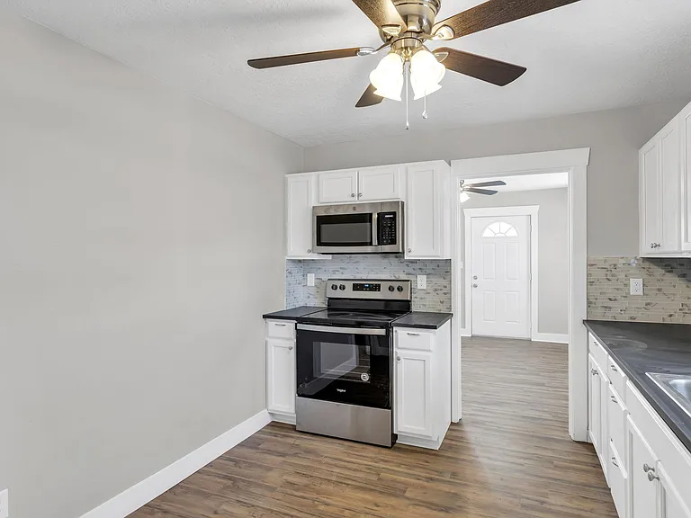 7783 S Main St — Photo 2