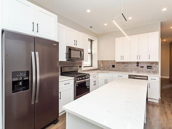 2nd image of 1215 N Wolcott Ave APT 2F