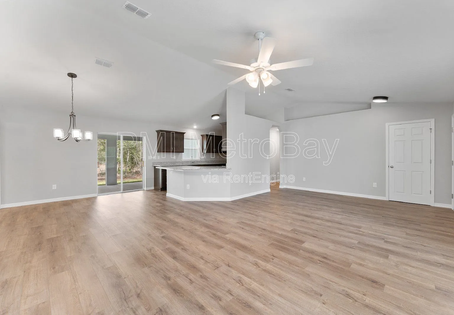 3 bed, 2.0 bath, 1803 sqft, $1,849 — Photo 2