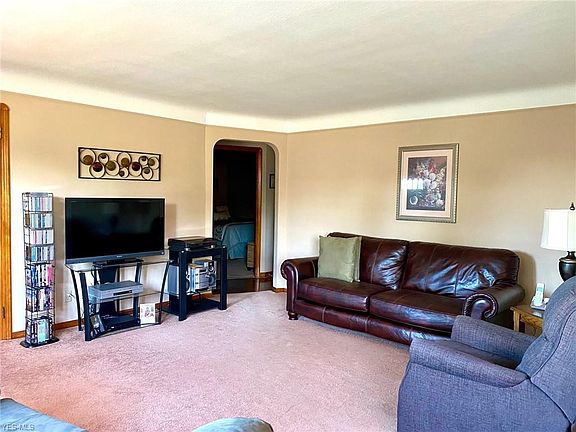 4th image of 2923 Klusner Ave