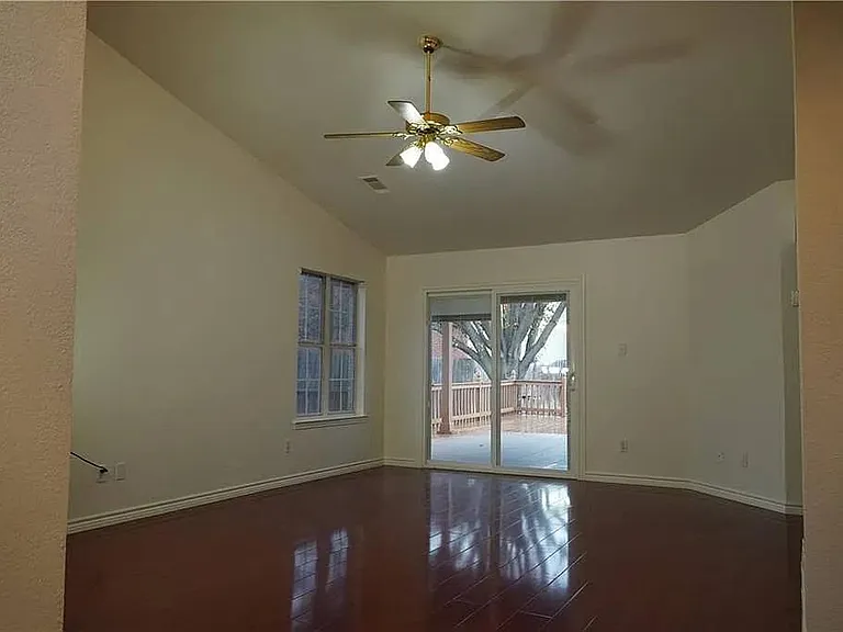 2103 Bluebonnet Dr — Photo 6