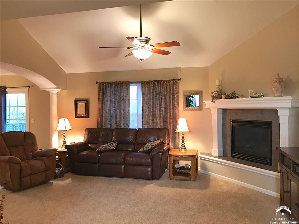 1313 S Greenwood Dr, Tonganoxie, KS 66086 Zillow