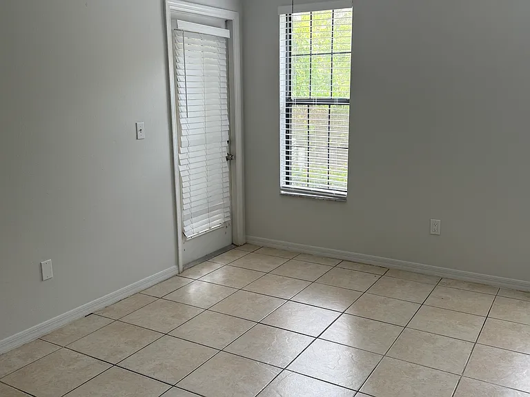 5252 Treetops Dr — Photo 18