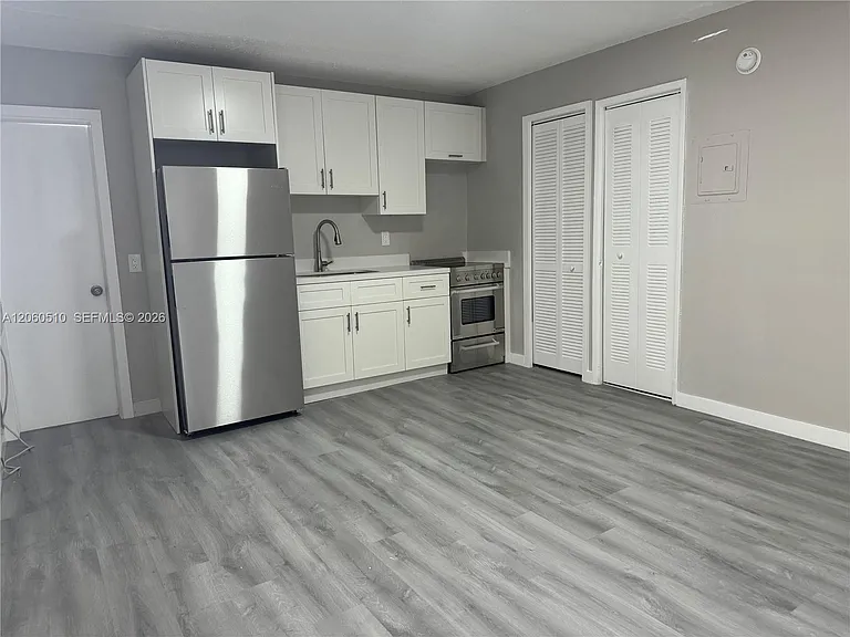 501 SE 23rd St #12 — Photo 4