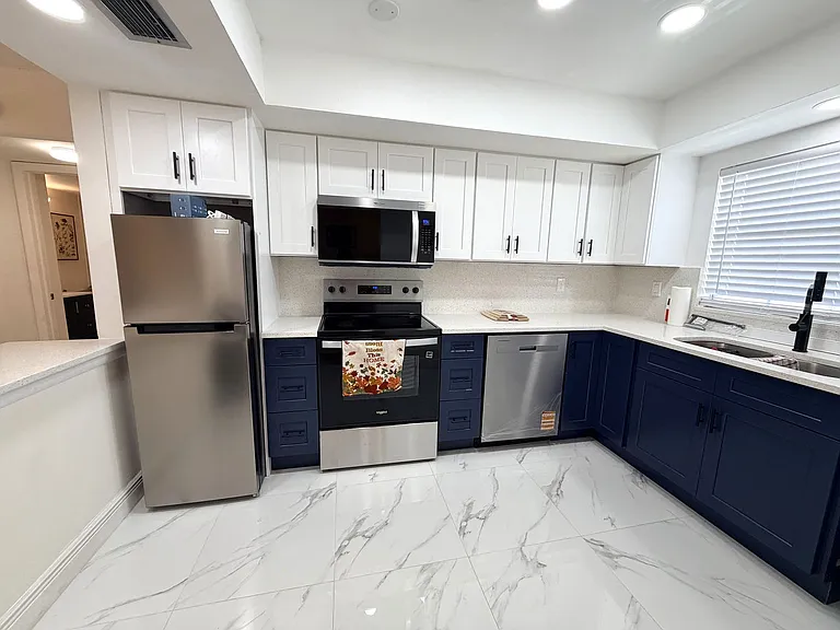 7050 Nantucket Cir #6 — Photo 3