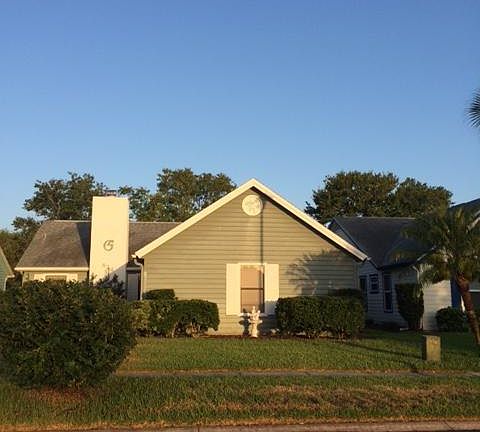 3rd image of 824 Island Point Dr