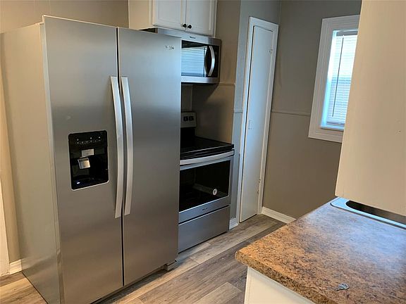 5th image of 1626 Burger St
