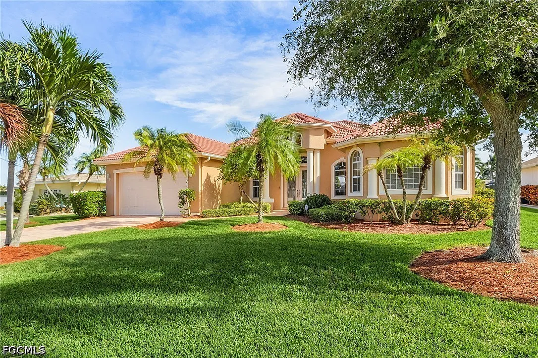 4 bed, 2.5 bath, 2523 sqft, $9,835 — Photo 4