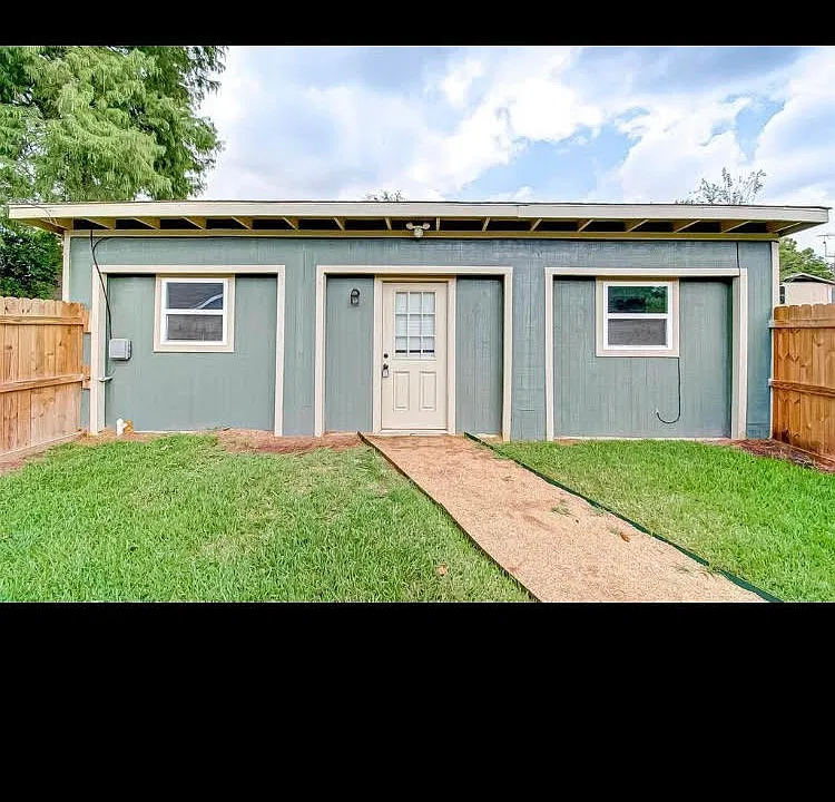 108 E Gulf St